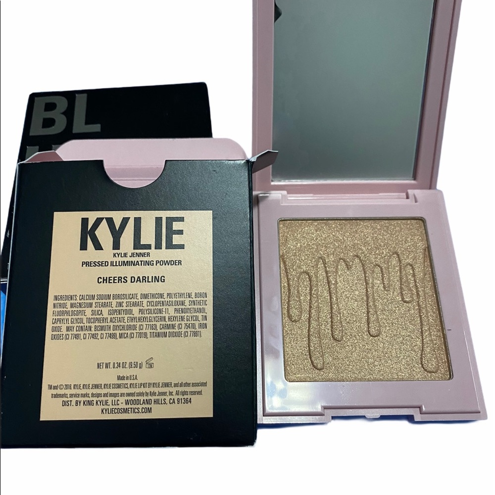 Kylie Jenner Illuminating powder
